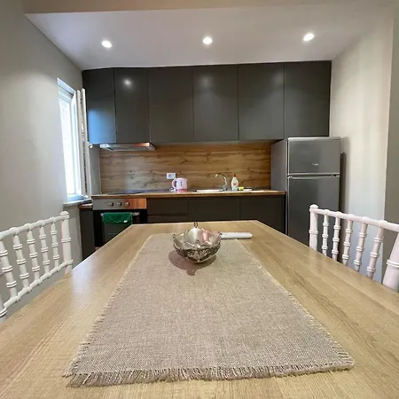 Kadare City-center With Balcony Apartment *