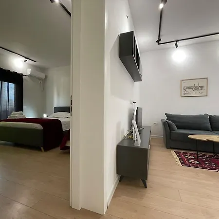 Museum Center One Bedroom App - Enjoy Travel * Тирана